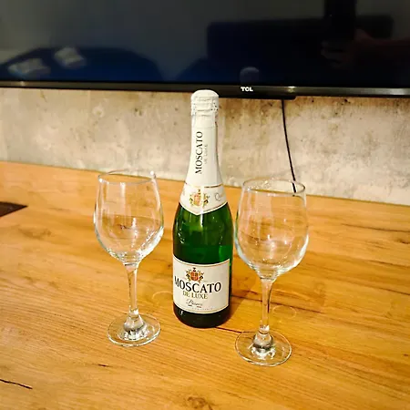 Axiom - Zenith Xv - Netflix, Hbo, Champagne קושיצה