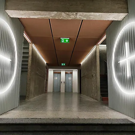 Axiom - Zenith Xv - Netflix, Hbo, Champagne